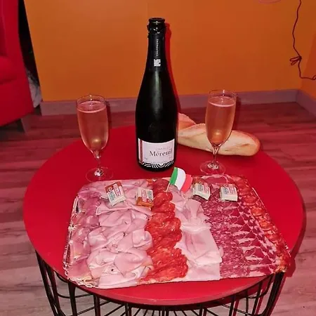 Guest house Nuit Insolite-room Love *