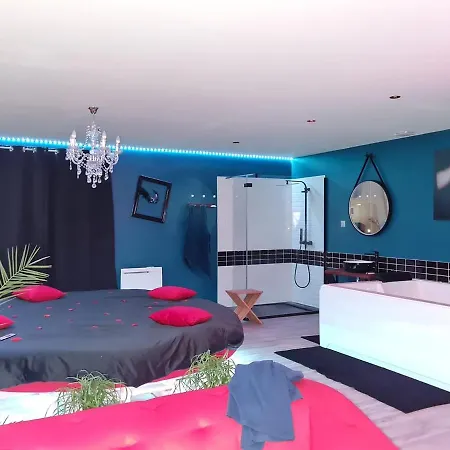 Guest house Nuit Insolite-room Love *