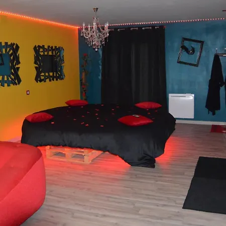 Guest house Nuit Insolite-room Love *