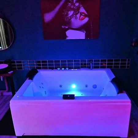 Nuit Insolite-room Love 3*