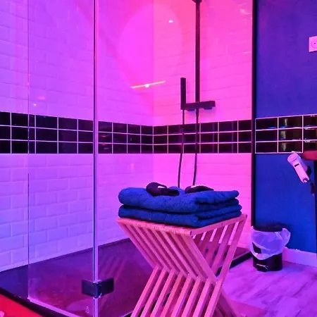 Guest house Nuit Insolite-room Love