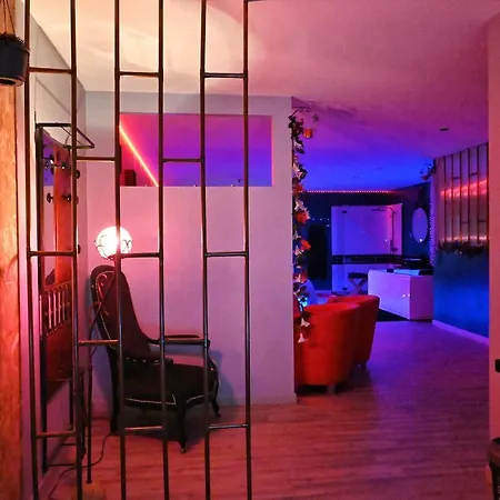 Nuit Insolite-room Love