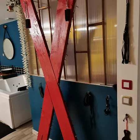 Nuit Insolite-room Love Guest house *