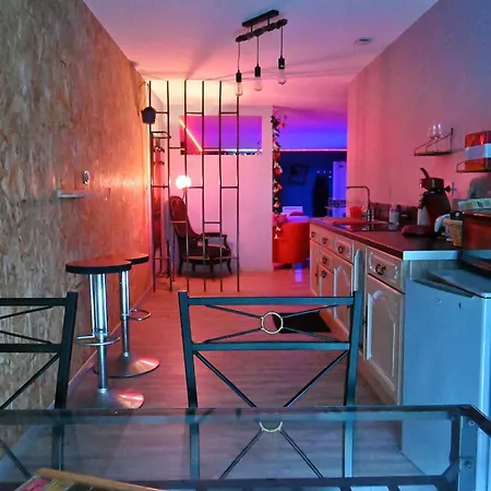 Nuit Insolite-room Love Guest house *