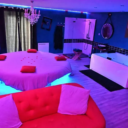 Guest house Nuit Insolite-room Love *