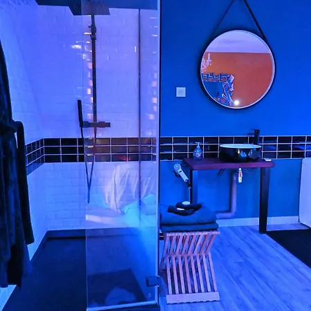 Nuit Insolite-room