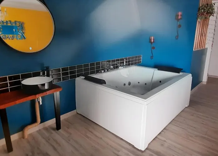 Nuit Insolite-room Love Penzion 3*